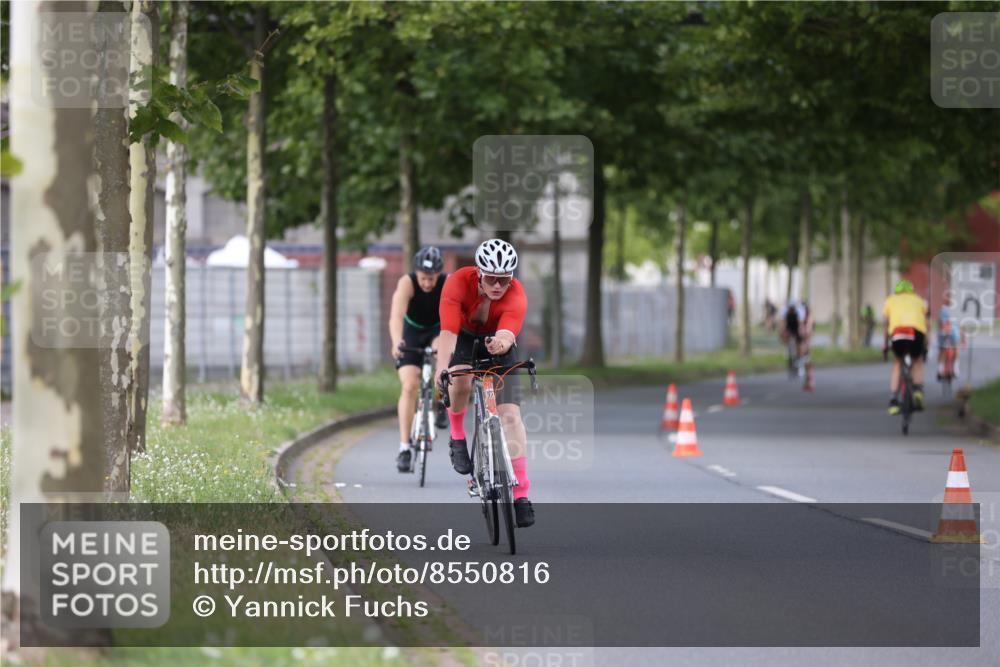 10.08.2025 - GEWOBA Citytriathlon Bremen Yannick Fuchs http://msf.ph/oto/8550816 10.08.2025 12:26:34 Radfahren 574, 628, 668, 710, 731, 837, 903, 930, 939, 946, 972 meine-sportfotos.de