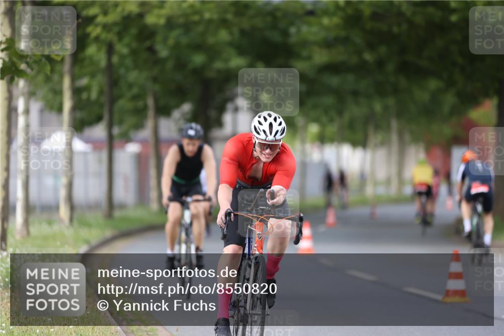 10.08.2025 - GEWOBA Citytriathlon Bremen Yannick Fuchs http://msf.ph/oto/8550820 10.08.2025 12:26:35 Radfahren 574, 628, 668, 710, 731, 837, 903, 930, 939, 946, 972 meine-sportfotos.de
