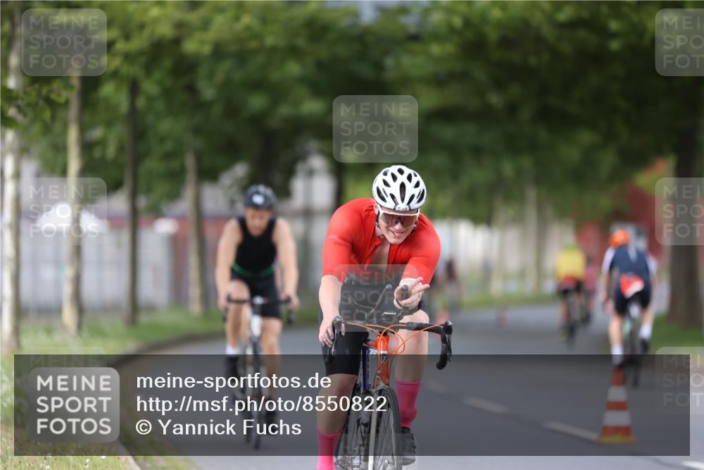 10.08.2025 - GEWOBA Citytriathlon Bremen Yannick Fuchs http://msf.ph/oto/8550822 10.08.2025 12:26:35 Radfahren 574, 628, 668, 710, 731, 837, 903, 930, 939, 946, 972 meine-sportfotos.de