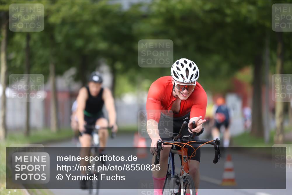 10.08.2025 - GEWOBA Citytriathlon Bremen Yannick Fuchs http://msf.ph/oto/8550825 10.08.2025 12:26:35 Radfahren 574, 628, 668, 710, 731, 837, 903, 930, 939, 946, 972 meine-sportfotos.de