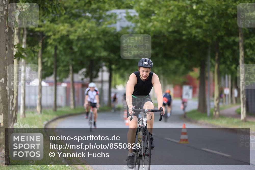 10.08.2025 - GEWOBA Citytriathlon Bremen Yannick Fuchs http://msf.ph/oto/8550829 10.08.2025 12:26:36 Radfahren 574, 628, 668, 710, 731, 837, 903, 930, 939, 946, 972 meine-sportfotos.de
