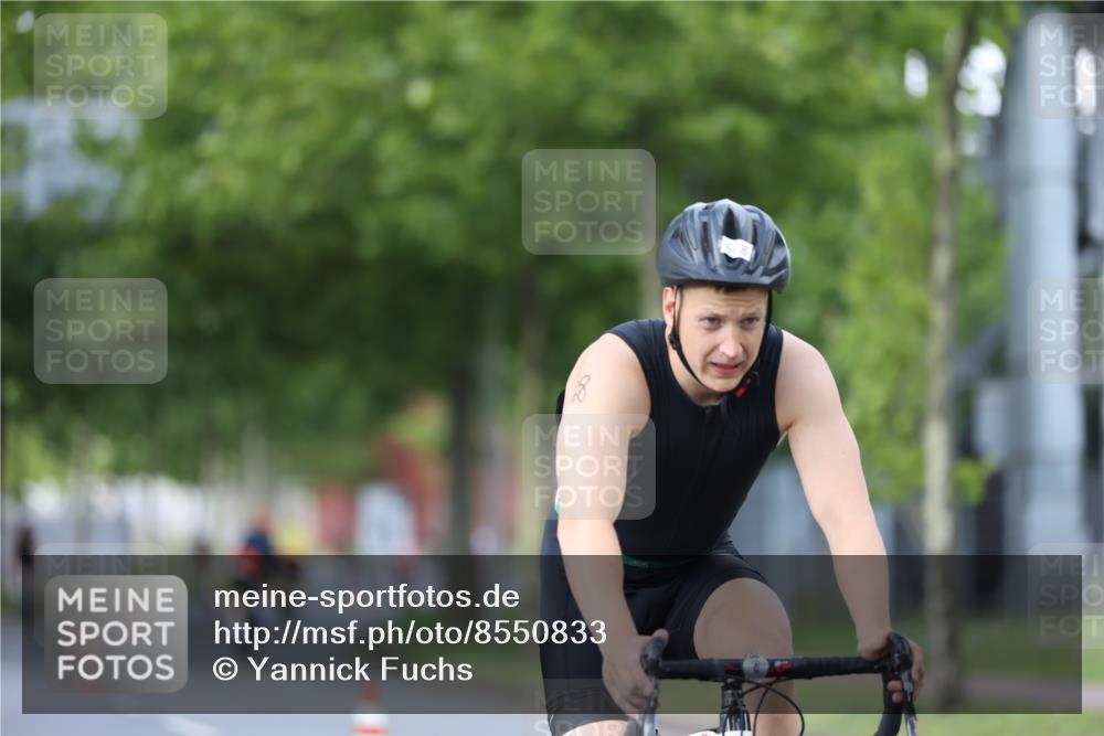 10.08.2025 - GEWOBA Citytriathlon Bremen Yannick Fuchs http://msf.ph/oto/8550833 10.08.2025 12:26:37 Radfahren 574, 628, 644, 668, 710, 731, 837, 846, 903, 930, 939, 946, 972 meine-sportfotos.de