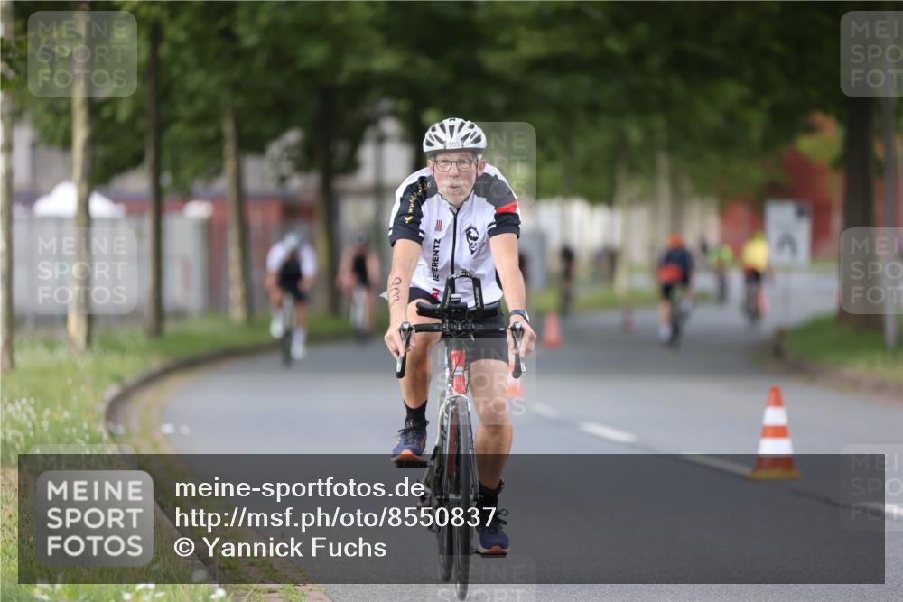 10.08.2025 - GEWOBA Citytriathlon Bremen Yannick Fuchs http://msf.ph/oto/8550837 10.08.2025 12:26:38 Radfahren 574, 628, 644, 668, 710, 731, 837, 846, 889, 903, 930, 939, 946, 972 meine-sportfotos.de