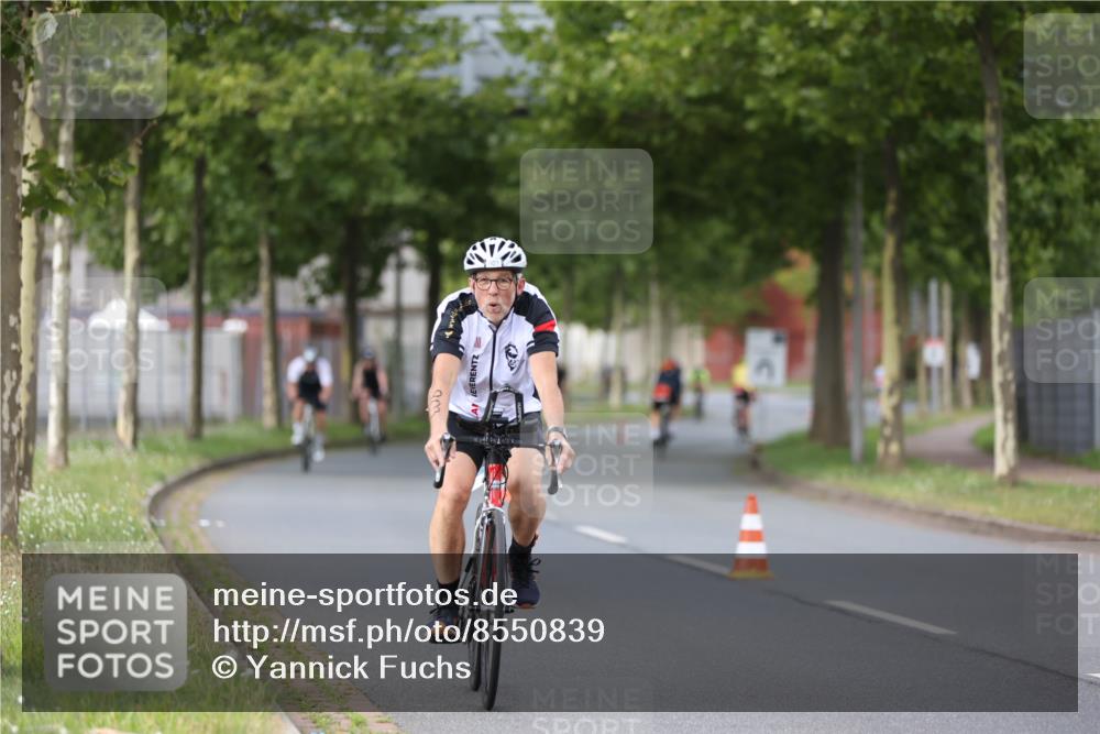 10.08.2025 - GEWOBA Citytriathlon Bremen Yannick Fuchs http://msf.ph/oto/8550839 10.08.2025 12:26:38 Radfahren 574, 628, 644, 668, 710, 731, 837, 846, 889, 903, 930, 939, 946, 972 meine-sportfotos.de