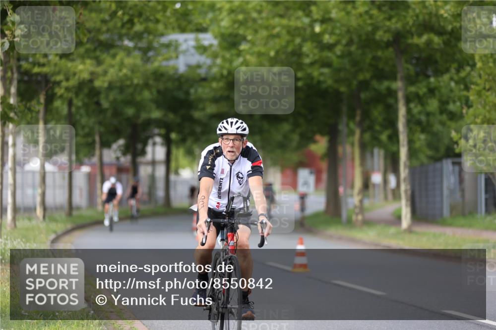 10.08.2025 - GEWOBA Citytriathlon Bremen Yannick Fuchs http://msf.ph/oto/8550842 10.08.2025 12:26:39 Radfahren 574, 628, 644, 668, 710, 731, 837, 846, 889, 903, 930, 939, 946, 972 meine-sportfotos.de