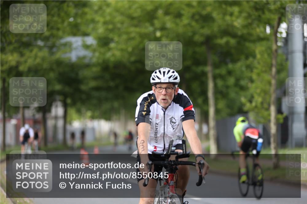 10.08.2025 - GEWOBA Citytriathlon Bremen Yannick Fuchs http://msf.ph/oto/8550845 10.08.2025 12:26:39 Radfahren 574, 628, 644, 668, 710, 731, 837, 846, 889, 903, 930, 939, 946, 972 meine-sportfotos.de
