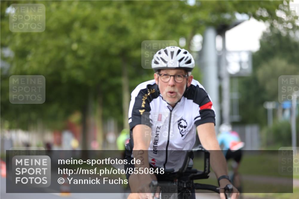 10.08.2025 - GEWOBA Citytriathlon Bremen Yannick Fuchs http://msf.ph/oto/8550848 10.08.2025 12:26:39 Radfahren 574, 628, 644, 668, 710, 731, 837, 846, 889, 903, 930, 939, 946, 972 meine-sportfotos.de