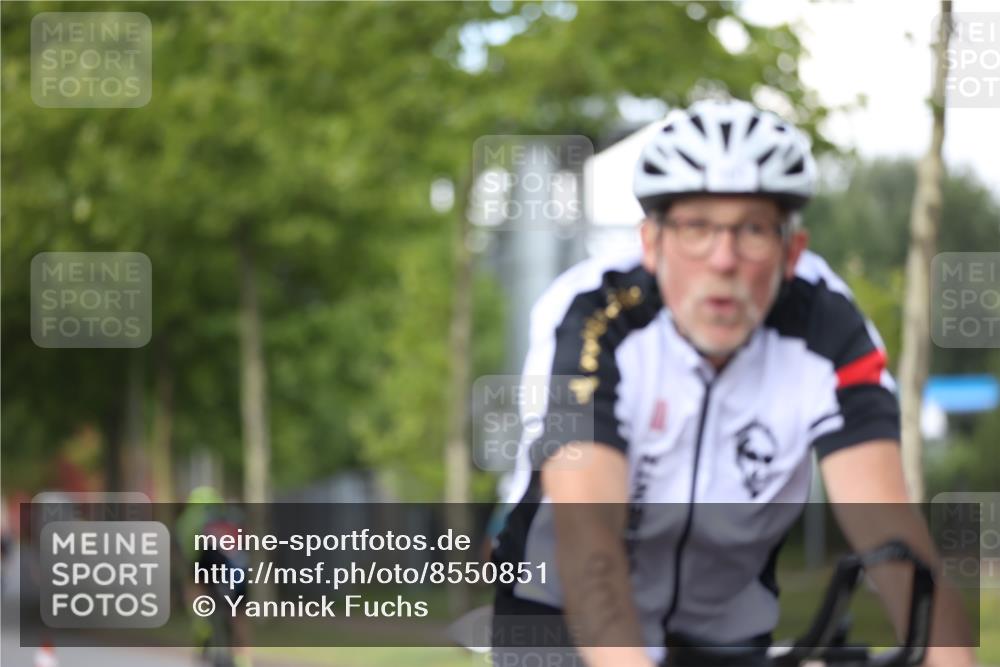 10.08.2025 - GEWOBA Citytriathlon Bremen Yannick Fuchs http://msf.ph/oto/8550851 10.08.2025 12:26:40 Radfahren 574, 628, 644, 668, 710, 731, 837, 846, 889, 903, 930, 939, 946, 972 meine-sportfotos.de