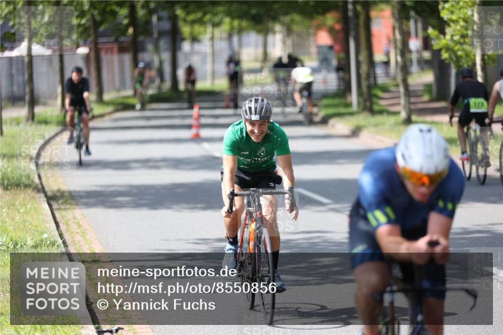 10.08.2025 - GEWOBA Citytriathlon Bremen Yannick Fuchs http://msf.ph/oto/8550856 10.08.2025 14:15:40 Radfahren 72, 74, 98, 118, 123, 187 meine-sportfotos.de