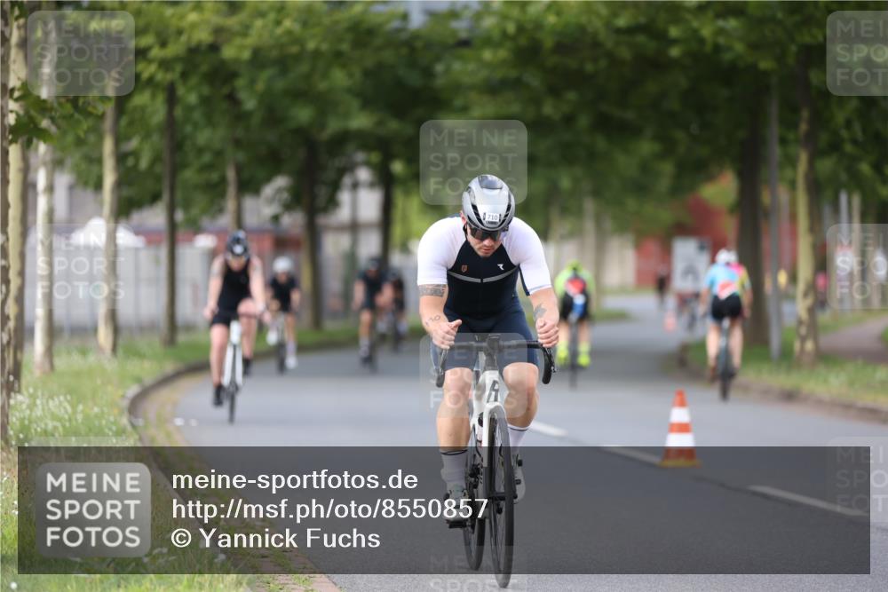 10.08.2025 - GEWOBA Citytriathlon Bremen Yannick Fuchs http://msf.ph/oto/8550857 10.08.2025 12:26:42 Radfahren 574, 644, 668, 710, 837, 846, 889, 903, 930, 939, 946, 972 meine-sportfotos.de
