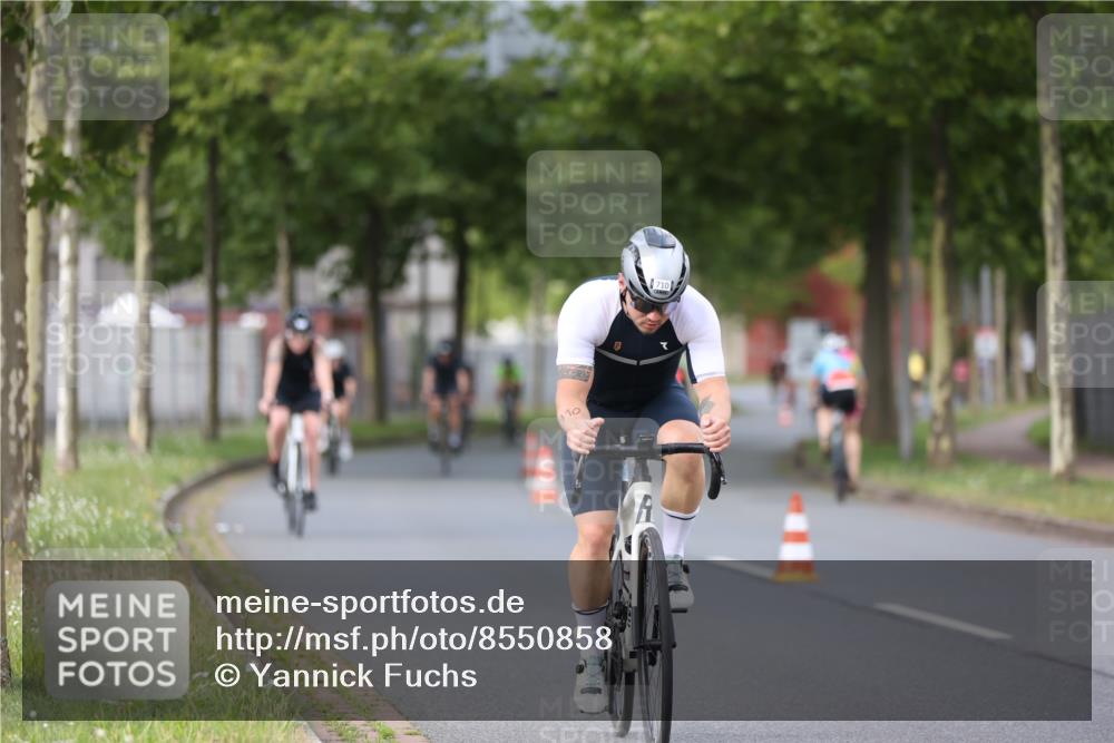 10.08.2025 - GEWOBA Citytriathlon Bremen Yannick Fuchs http://msf.ph/oto/8550858 10.08.2025 12:26:42 Radfahren 574, 644, 668, 710, 837, 846, 889, 903, 930, 939, 946, 972 meine-sportfotos.de