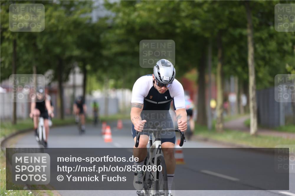 10.08.2025 - GEWOBA Citytriathlon Bremen Yannick Fuchs http://msf.ph/oto/8550860 10.08.2025 12:26:42 Radfahren 574, 644, 668, 710, 837, 846, 889, 903, 930, 939, 946, 972 meine-sportfotos.de