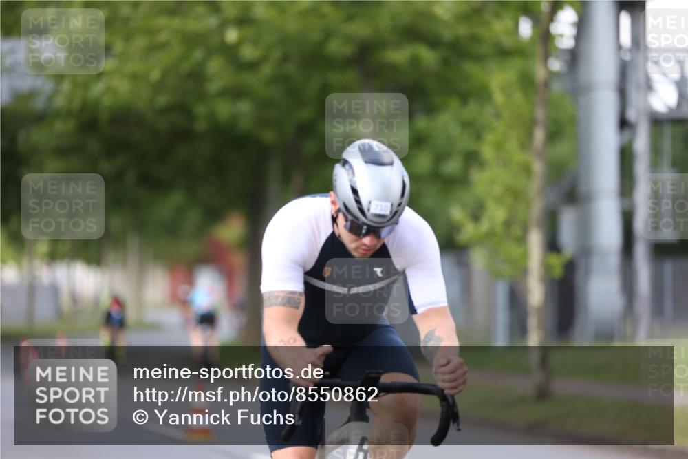 10.08.2025 - GEWOBA Citytriathlon Bremen Yannick Fuchs http://msf.ph/oto/8550862 10.08.2025 12:26:43 Radfahren 574, 644, 668, 710, 837, 846, 889, 903, 930, 939, 946, 948, 972 meine-sportfotos.de
