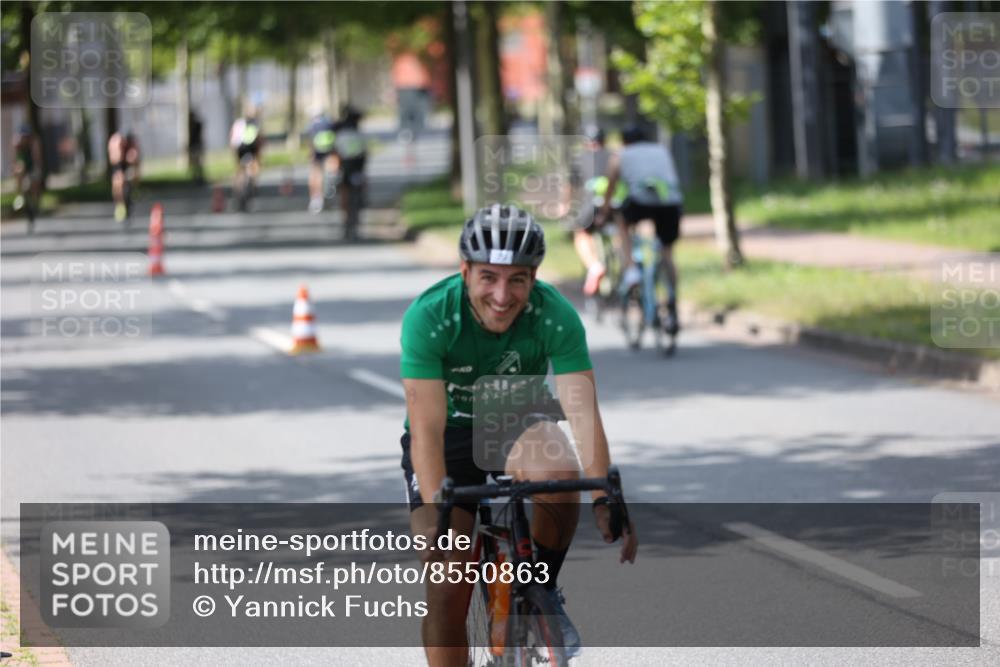 10.08.2025 - GEWOBA Citytriathlon Bremen Yannick Fuchs http://msf.ph/oto/8550863 10.08.2025 14:15:41 Radfahren 72, 74, 98, 118, 123, 187 meine-sportfotos.de