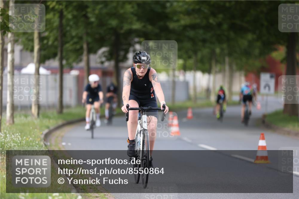 10.08.2025 - GEWOBA Citytriathlon Bremen Yannick Fuchs http://msf.ph/oto/8550864 10.08.2025 12:26:44 Radfahren 574, 644, 668, 710, 837, 846, 889, 903, 928, 930, 939, 946, 948, 972 meine-sportfotos.de