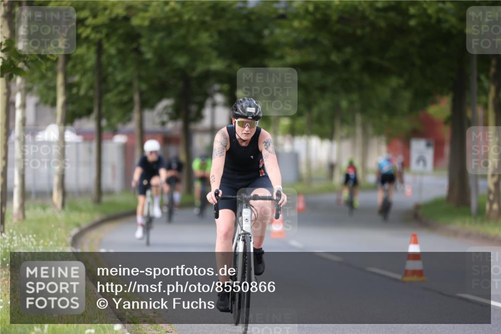 10.08.2025 - GEWOBA Citytriathlon Bremen Yannick Fuchs http://msf.ph/oto/8550866 10.08.2025 12:26:44 Radfahren 574, 644, 668, 710, 837, 846, 889, 903, 928, 930, 939, 946, 948, 972 meine-sportfotos.de