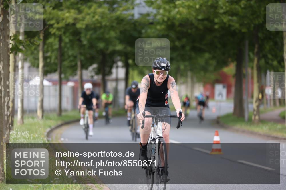 10.08.2025 - GEWOBA Citytriathlon Bremen Yannick Fuchs http://msf.ph/oto/8550871 10.08.2025 12:26:44 Radfahren 574, 644, 668, 710, 837, 846, 889, 903, 928, 930, 939, 946, 948, 972 meine-sportfotos.de