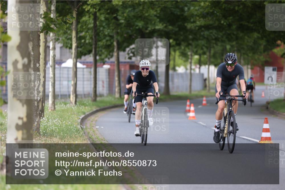 10.08.2025 - GEWOBA Citytriathlon Bremen Yannick Fuchs http://msf.ph/oto/8550873 10.08.2025 12:26:45 Radfahren 574, 644, 668, 703, 710, 837, 846, 889, 903, 928, 930, 939, 946, 948, 972 meine-sportfotos.de