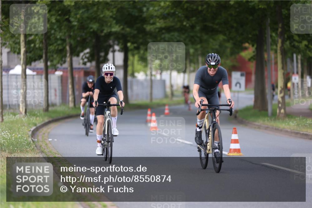 10.08.2025 - GEWOBA Citytriathlon Bremen Yannick Fuchs http://msf.ph/oto/8550874 10.08.2025 12:26:46 Radfahren 574, 644, 668, 703, 710, 846, 889, 903, 928, 930, 939, 946, 948 meine-sportfotos.de
