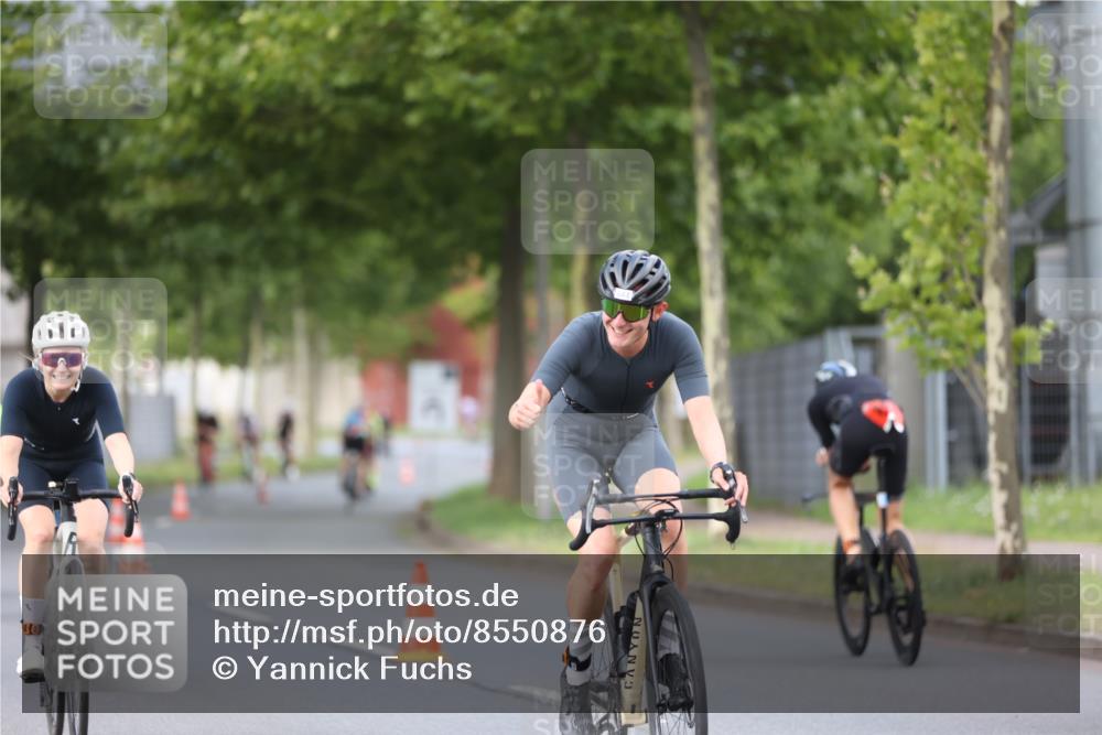 10.08.2025 - GEWOBA Citytriathlon Bremen Yannick Fuchs http://msf.ph/oto/8550876 10.08.2025 12:26:46 Radfahren 574, 644, 668, 703, 710, 846, 889, 903, 928, 930, 939, 946, 948 meine-sportfotos.de