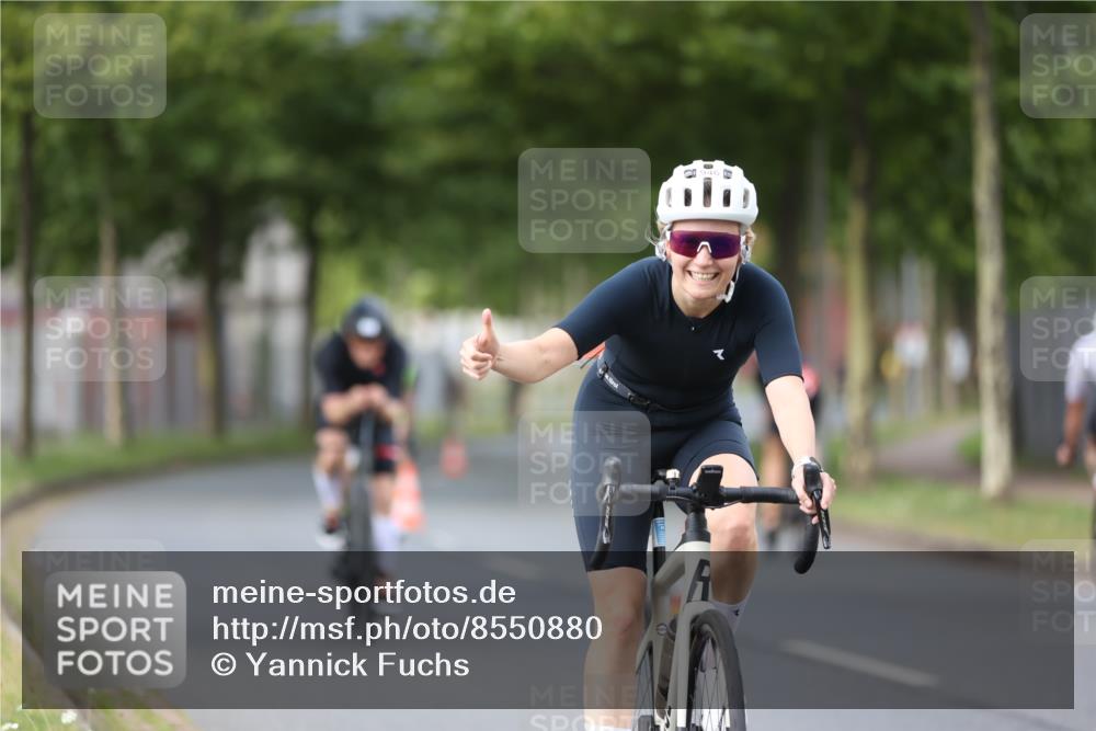 10.08.2025 - GEWOBA Citytriathlon Bremen Yannick Fuchs http://msf.ph/oto/8550880 10.08.2025 12:26:47 Radfahren 574, 644, 668, 703, 710, 846, 889, 903, 928, 939, 946, 948 meine-sportfotos.de