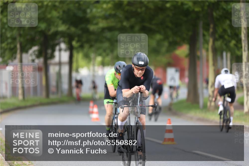 10.08.2025 - GEWOBA Citytriathlon Bremen Yannick Fuchs http://msf.ph/oto/8550882 10.08.2025 12:26:48 Radfahren 574, 644, 668, 703, 710, 846, 889, 903, 928, 939, 946, 948 meine-sportfotos.de