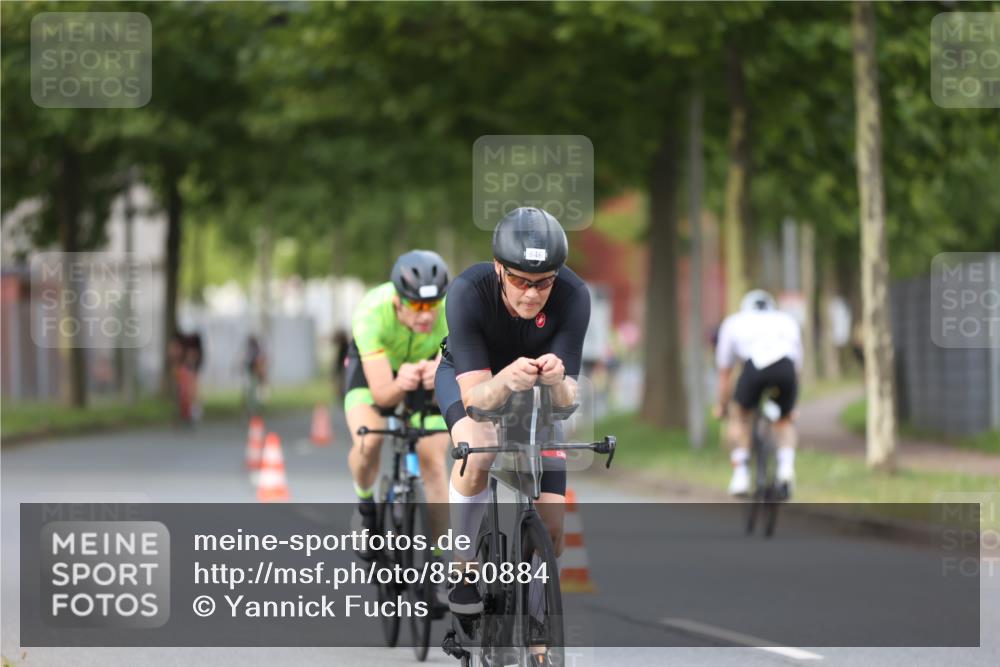 10.08.2025 - GEWOBA Citytriathlon Bremen Yannick Fuchs http://msf.ph/oto/8550884 10.08.2025 12:26:48 Radfahren 574, 644, 668, 703, 710, 846, 889, 903, 928, 939, 946, 948 meine-sportfotos.de