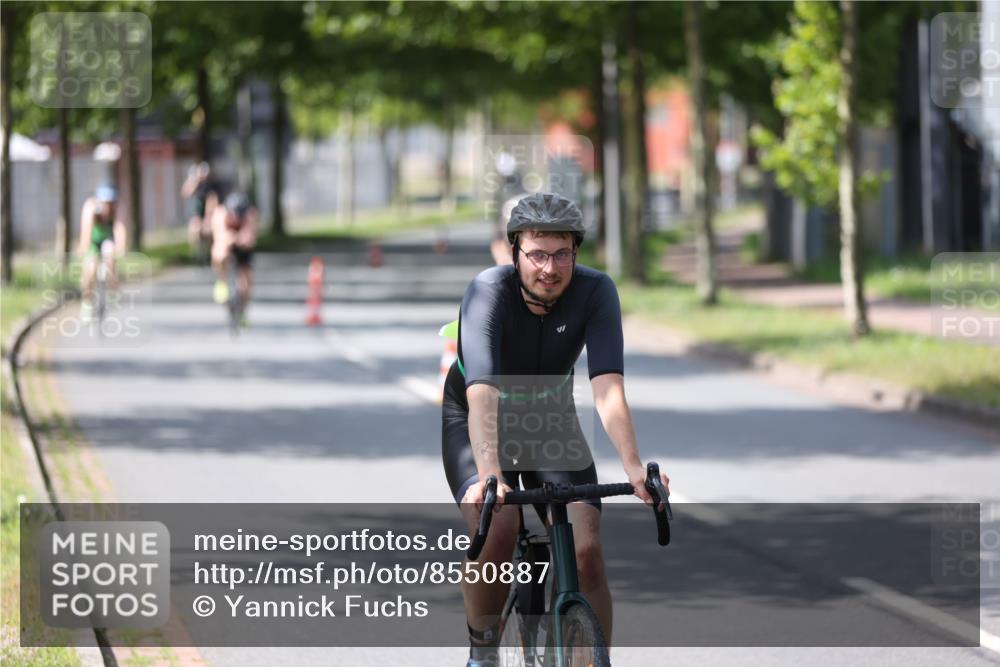 10.08.2025 - GEWOBA Citytriathlon Bremen Yannick Fuchs http://msf.ph/oto/8550887 10.08.2025 14:15:43 Radfahren 72, 74, 98, 118, 123, 187, 271 meine-sportfotos.de