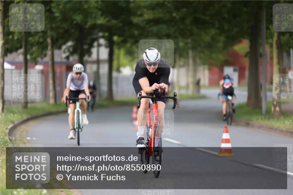 10.08.2025 - GEWOBA Citytriathlon Bremen Yannick Fuchs http://msf.ph/oto/8550890 10.08.2025 12:26:54 Radfahren 644, 703, 710, 727, 846, 889, 928, 939, 946, 948, 1003 meine-sportfotos.de