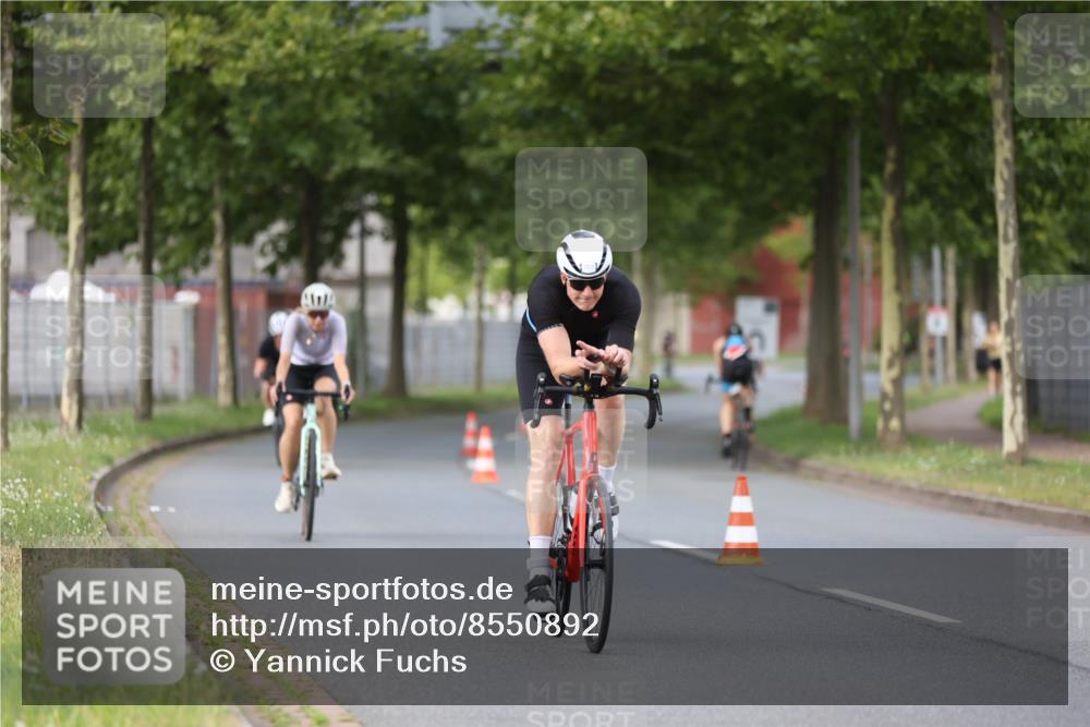 10.08.2025 - GEWOBA Citytriathlon Bremen Yannick Fuchs http://msf.ph/oto/8550892 10.08.2025 12:26:54 Radfahren 644, 703, 710, 727, 846, 889, 928, 939, 946, 948, 1003 meine-sportfotos.de