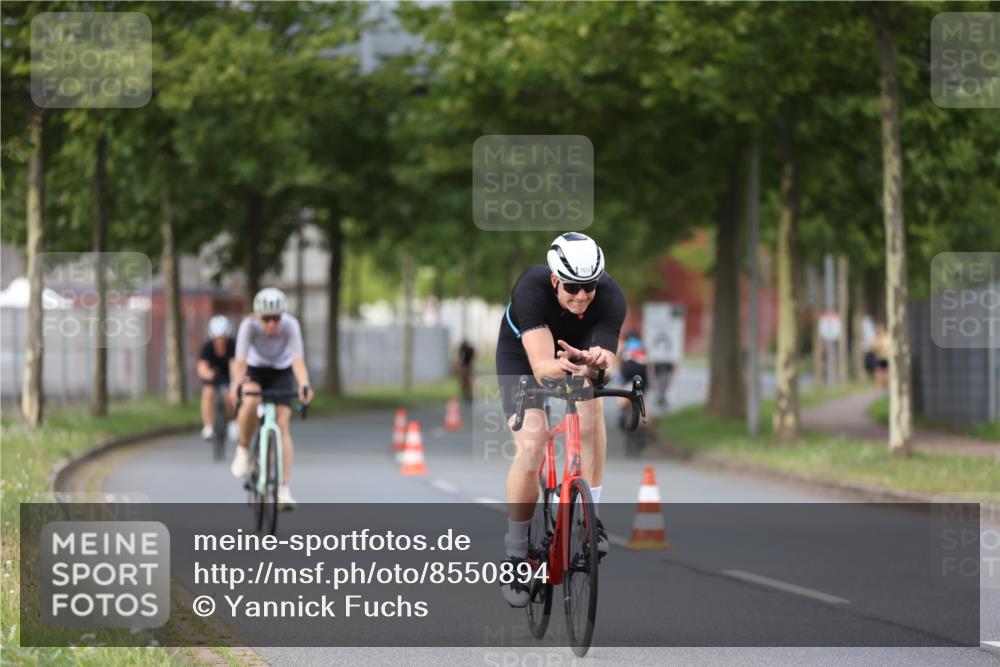 10.08.2025 - GEWOBA Citytriathlon Bremen Yannick Fuchs http://msf.ph/oto/8550894 10.08.2025 12:26:54 Radfahren 644, 703, 710, 727, 846, 889, 928, 939, 946, 948, 1003 meine-sportfotos.de