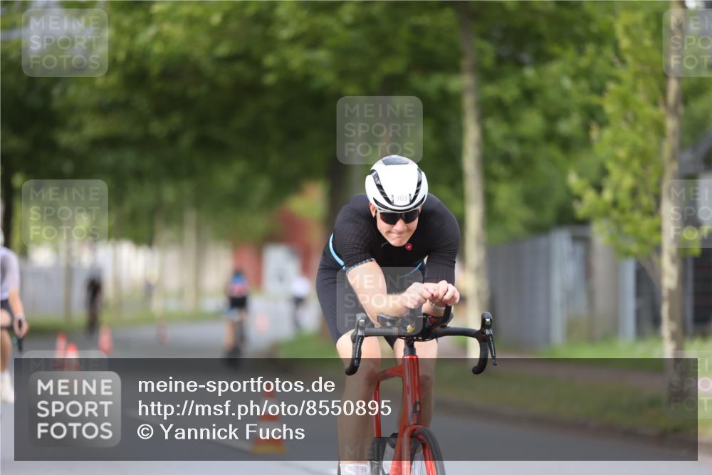 10.08.2025 - GEWOBA Citytriathlon Bremen Yannick Fuchs http://msf.ph/oto/8550895 10.08.2025 12:26:54 Radfahren 644, 703, 710, 727, 846, 889, 928, 939, 946, 948, 1003 meine-sportfotos.de