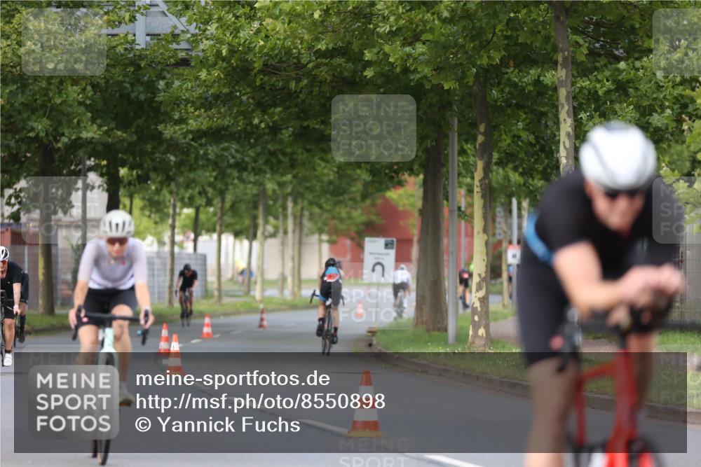 10.08.2025 - GEWOBA Citytriathlon Bremen Yannick Fuchs http://msf.ph/oto/8550898 10.08.2025 12:26:55 Radfahren 644, 703, 710, 727, 846, 889, 928, 939, 946, 948, 1003 meine-sportfotos.de