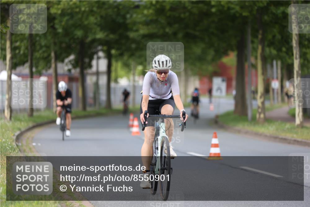 10.08.2025 - GEWOBA Citytriathlon Bremen Yannick Fuchs http://msf.ph/oto/8550901 10.08.2025 12:26:55 Radfahren 644, 703, 710, 727, 846, 889, 928, 939, 946, 948, 1003 meine-sportfotos.de