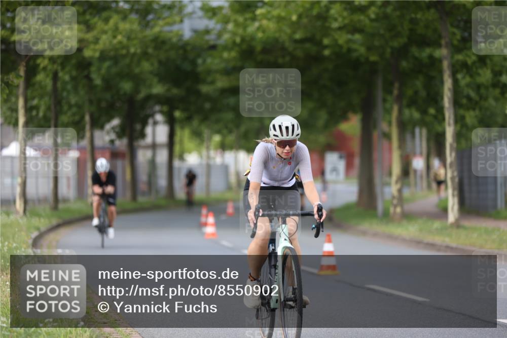 10.08.2025 - GEWOBA Citytriathlon Bremen Yannick Fuchs http://msf.ph/oto/8550902 10.08.2025 12:26:55 Radfahren 644, 703, 710, 727, 846, 889, 928, 939, 946, 948, 1003 meine-sportfotos.de