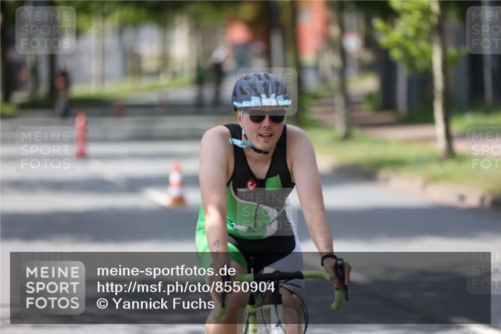 10.08.2025 - GEWOBA Citytriathlon Bremen Yannick Fuchs http://msf.ph/oto/8550904 10.08.2025 14:15:47 Radfahren 43, 72, 74, 98, 118, 187, 271 meine-sportfotos.de