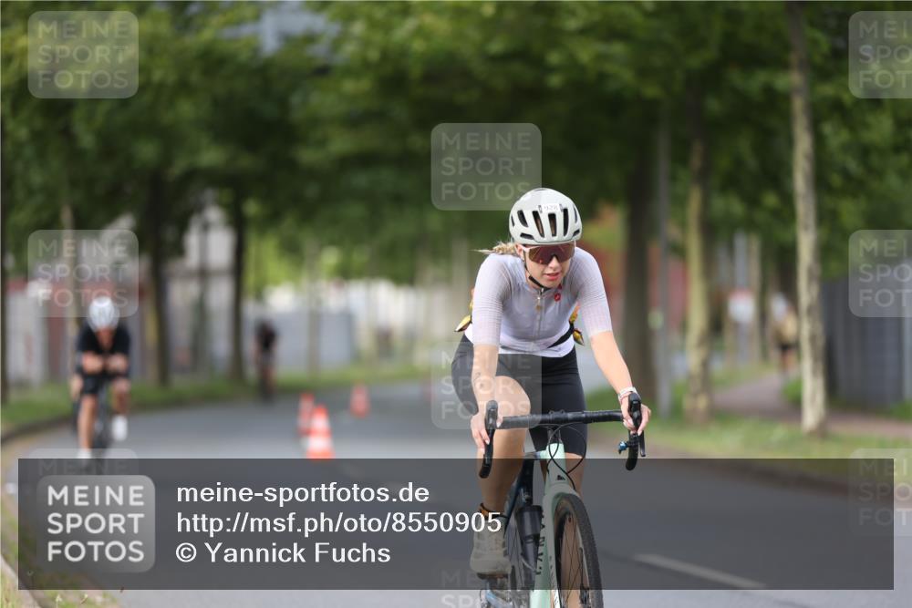 10.08.2025 - GEWOBA Citytriathlon Bremen Yannick Fuchs http://msf.ph/oto/8550905 10.08.2025 12:26:56 Radfahren 644, 703, 710, 727, 846, 889, 928, 939, 946, 948, 1003 meine-sportfotos.de