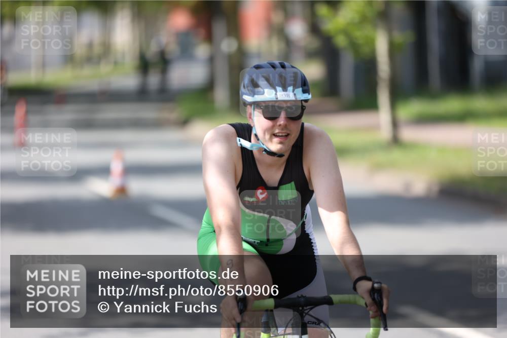10.08.2025 - GEWOBA Citytriathlon Bremen Yannick Fuchs http://msf.ph/oto/8550906 10.08.2025 14:15:48 Radfahren 43, 72, 74, 98, 118, 187, 271 meine-sportfotos.de
