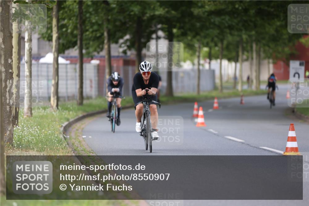 10.08.2025 - GEWOBA Citytriathlon Bremen Yannick Fuchs http://msf.ph/oto/8550907 10.08.2025 12:26:57 Radfahren 644, 703, 710, 727, 846, 889, 928, 939, 946, 948, 1003 meine-sportfotos.de