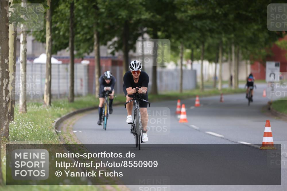 10.08.2025 - GEWOBA Citytriathlon Bremen Yannick Fuchs http://msf.ph/oto/8550909 10.08.2025 12:26:57 Radfahren 644, 703, 710, 727, 846, 889, 928, 939, 946, 948, 1003 meine-sportfotos.de