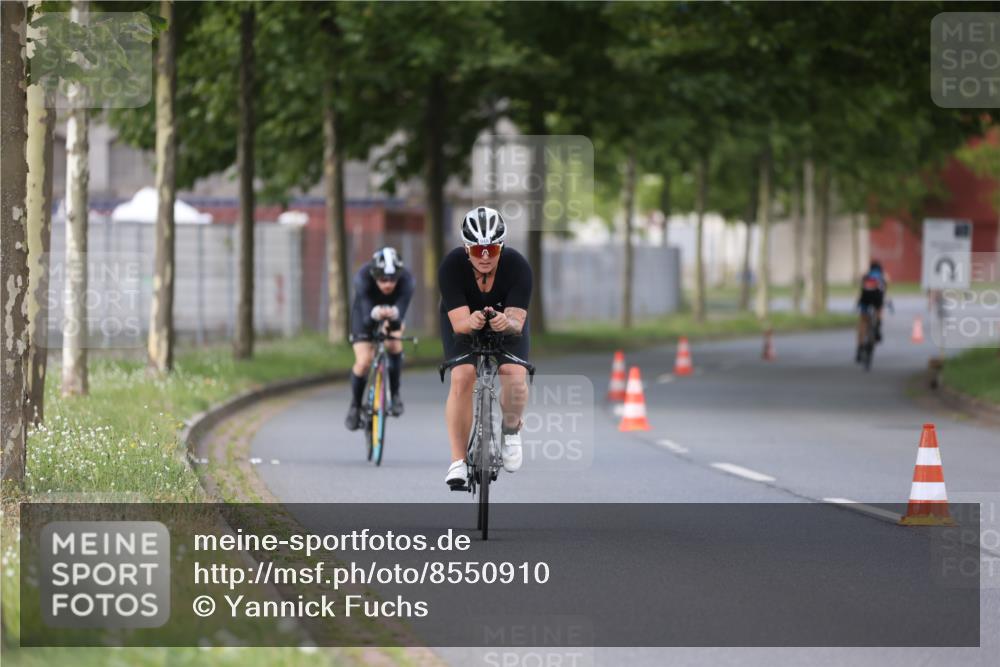 10.08.2025 - GEWOBA Citytriathlon Bremen Yannick Fuchs http://msf.ph/oto/8550910 10.08.2025 12:26:57 Radfahren 644, 703, 710, 727, 846, 889, 928, 939, 946, 948, 1003 meine-sportfotos.de