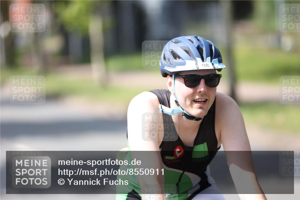 10.08.2025 - GEWOBA Citytriathlon Bremen Yannick Fuchs http://msf.ph/oto/8550911 10.08.2025 14:15:48 Radfahren 43, 72, 74, 98, 118, 187, 271 meine-sportfotos.de