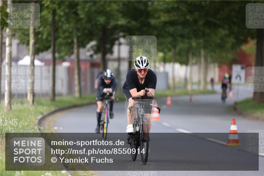 10.08.2025 - GEWOBA Citytriathlon Bremen Yannick Fuchs http://msf.ph/oto/8550914 10.08.2025 12:26:57 Radfahren 644, 703, 710, 727, 846, 889, 928, 939, 946, 948, 1003 meine-sportfotos.de