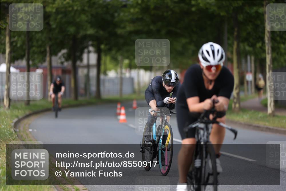 10.08.2025 - GEWOBA Citytriathlon Bremen Yannick Fuchs http://msf.ph/oto/8550917 10.08.2025 12:26:58 Radfahren 607, 644, 703, 710, 727, 846, 889, 928, 946, 948, 1003 meine-sportfotos.de