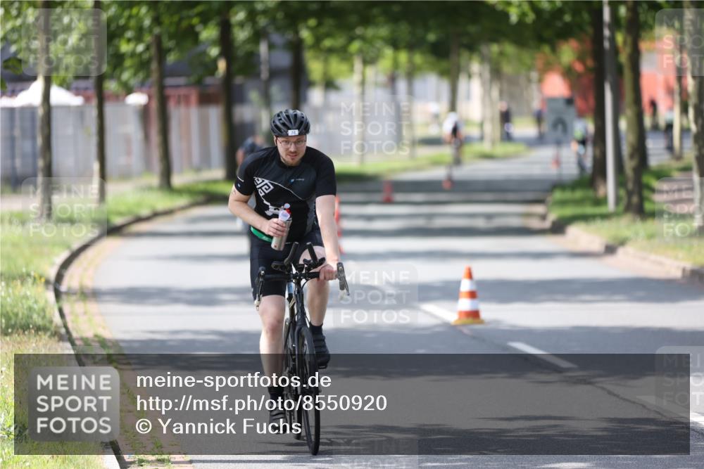 10.08.2025 - GEWOBA Citytriathlon Bremen Yannick Fuchs http://msf.ph/oto/8550920 10.08.2025 14:15:50 Radfahren 43, 72, 74, 98, 118, 129, 187, 271 meine-sportfotos.de