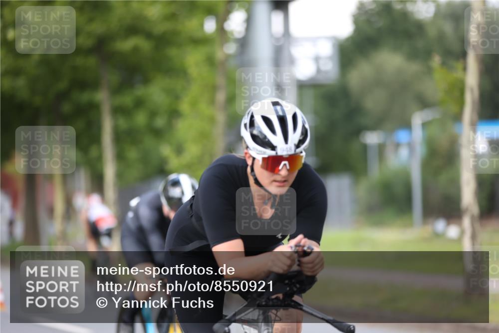 10.08.2025 - GEWOBA Citytriathlon Bremen Yannick Fuchs http://msf.ph/oto/8550921 10.08.2025 12:26:59 Radfahren 607, 644, 703, 727, 846, 889, 928, 946, 948, 1003 meine-sportfotos.de