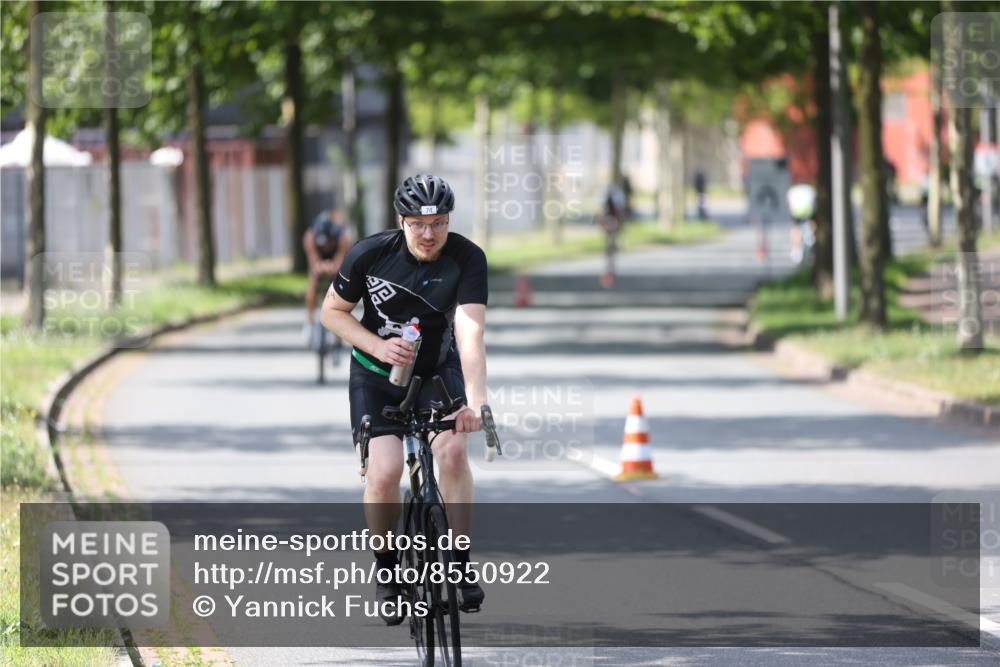 10.08.2025 - GEWOBA Citytriathlon Bremen Yannick Fuchs http://msf.ph/oto/8550922 10.08.2025 14:15:50 Radfahren 43, 72, 74, 98, 118, 129, 187, 271 meine-sportfotos.de