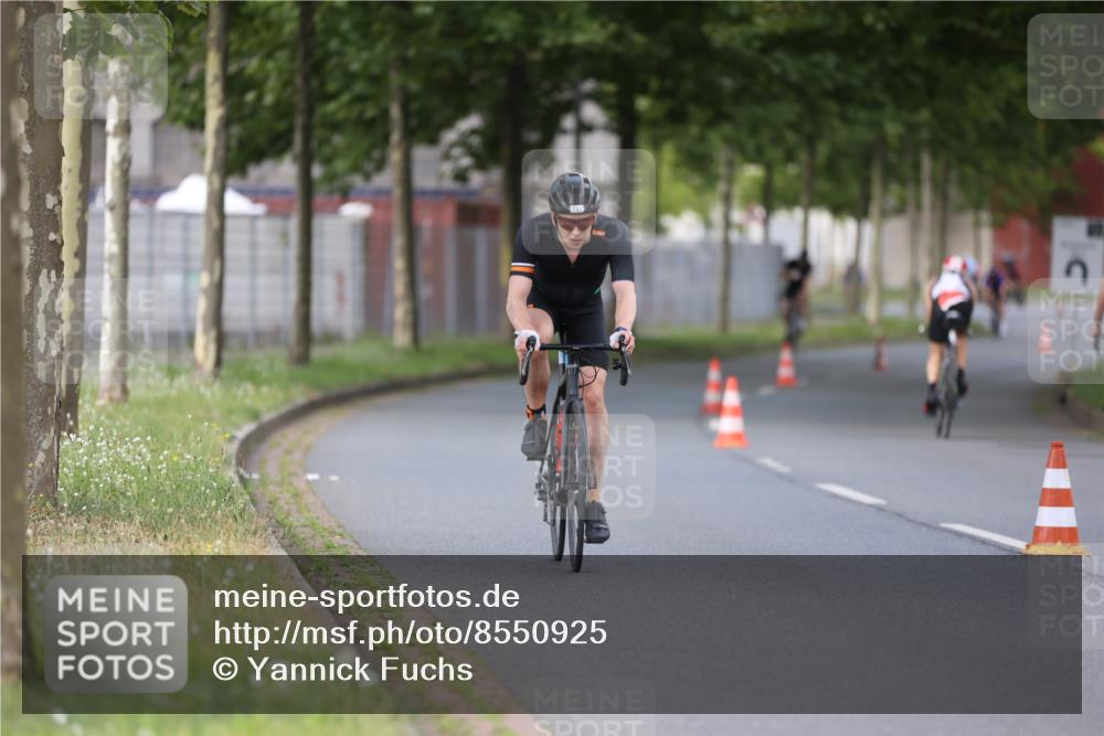 10.08.2025 - GEWOBA Citytriathlon Bremen Yannick Fuchs http://msf.ph/oto/8550925 10.08.2025 12:27:01 Radfahren 607, 644, 703, 727, 846, 889, 918, 928, 948, 1003 meine-sportfotos.de