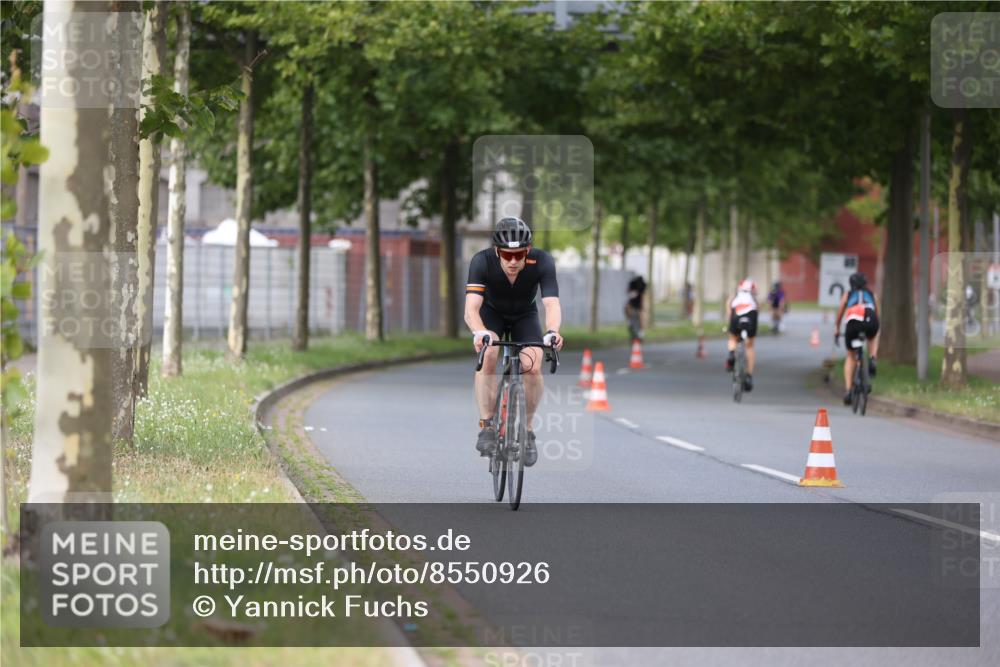 10.08.2025 - GEWOBA Citytriathlon Bremen Yannick Fuchs http://msf.ph/oto/8550926 10.08.2025 12:27:01 Radfahren 607, 644, 703, 727, 846, 889, 918, 928, 948, 1003 meine-sportfotos.de