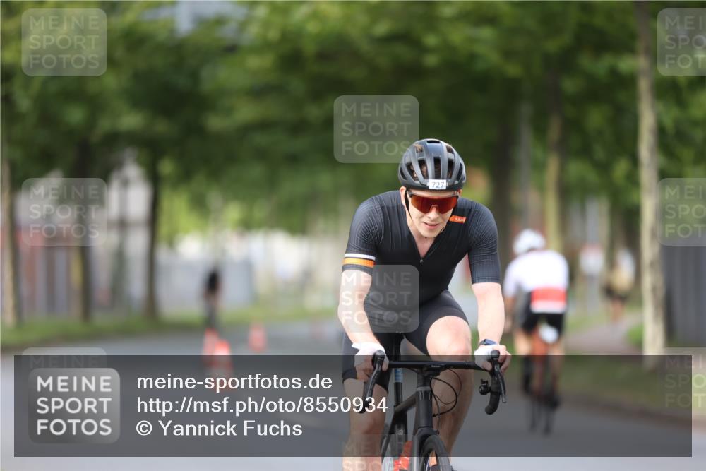10.08.2025 - GEWOBA Citytriathlon Bremen Yannick Fuchs http://msf.ph/oto/8550934 10.08.2025 12:27:02 Radfahren 607, 644, 703, 727, 846, 889, 918, 928, 948, 1003 meine-sportfotos.de